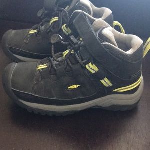 NIB Keen black/ steel grey hikers